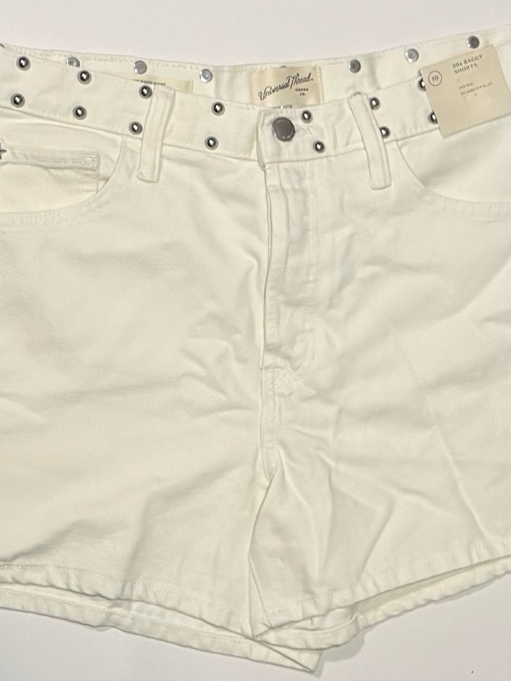 NWT Universal Thread White Studded 90s Baggy Denim Shorts Size 10 - Picture 1 of 5